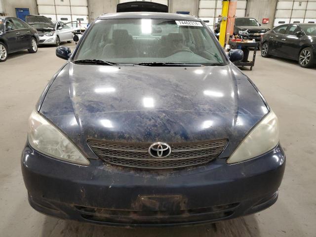 4T1BE32K14U360978 - 2004 TOYOTA CAMRY LE BLUE photo 5