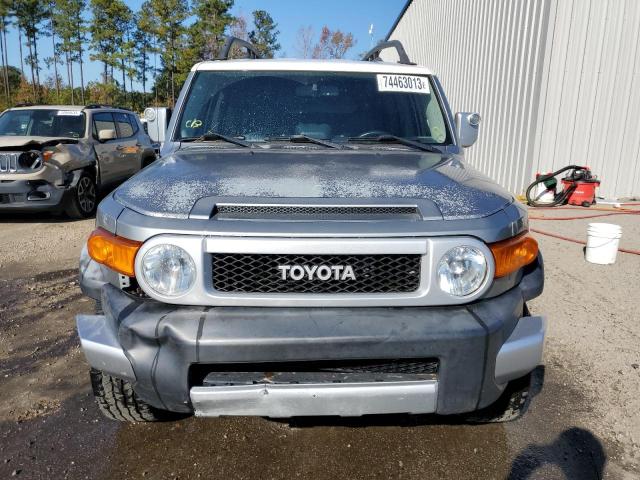 JTEBU4BF7AK092764 - 2010 TOYOTA FJ CRUISER SILVER photo 5