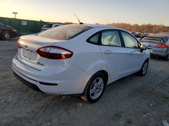 3FADP4BJ9JM140160 - 2018 FORD FIESTA SE WHITE photo 3