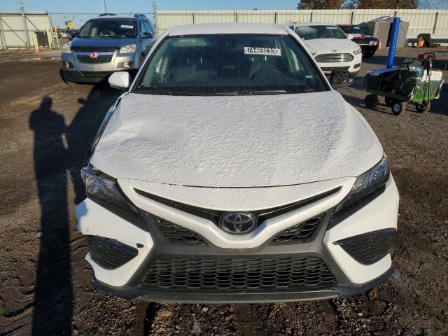 4T1G11AK5PU173898 - 2023 TOYOTA CAMRY SE NIGHT SHADE WHITE photo 5