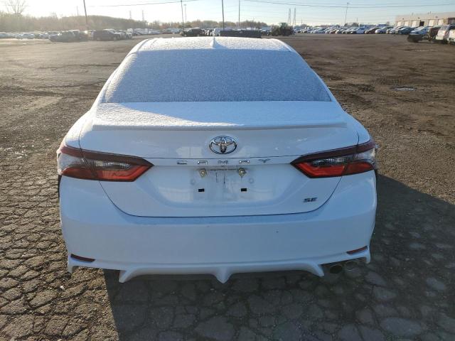 4T1G11AK5PU173898 - 2023 TOYOTA CAMRY SE NIGHT SHADE WHITE photo 6