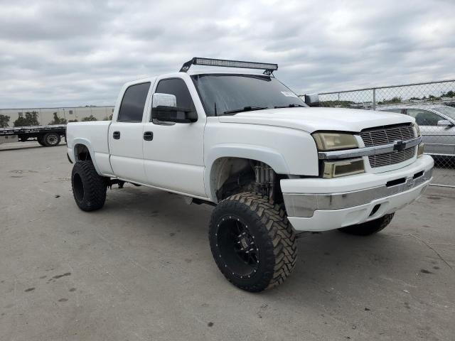 1GCGK13U63F120819 - 2003 CHEVROLET SILVERADO K1500 HEAVY DUTY WHITE photo 4