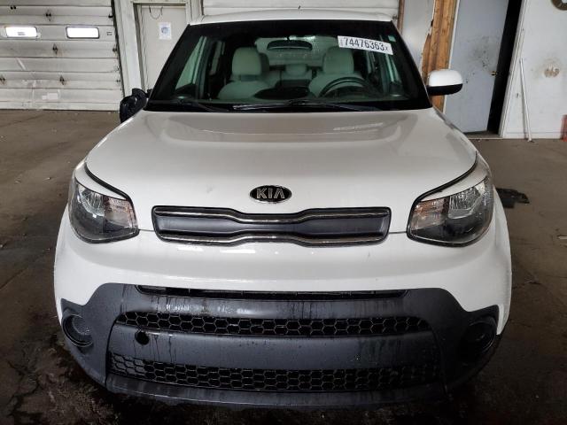 KNDJN2A27H7423467 - 2017 KIA SOUL WHITE photo 5