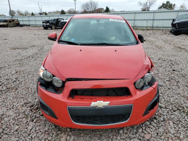 1G1JB6SH9F4179704 - 2015 CHEVROLET SONIC LS RED photo 5