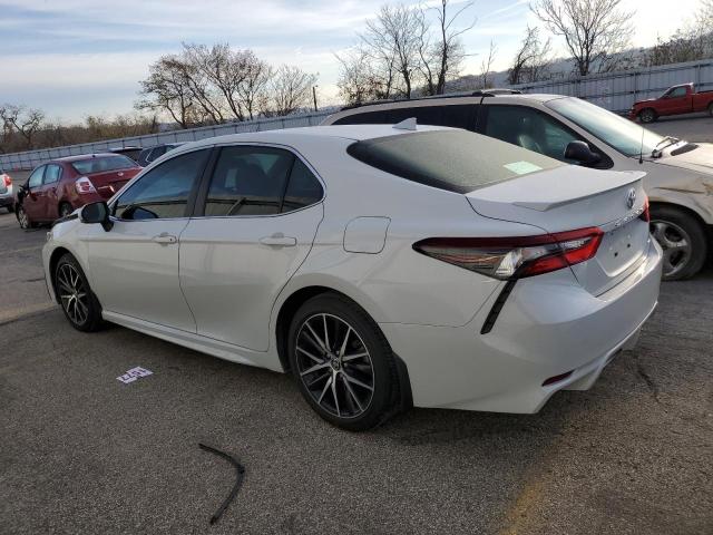 4T1T11AK4PU112508 - 2023 TOYOTA CAMRY SE NIGHT SHADE WHITE photo 2