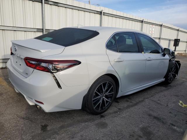 4T1T11AK4PU112508 - 2023 TOYOTA CAMRY SE NIGHT SHADE WHITE photo 3