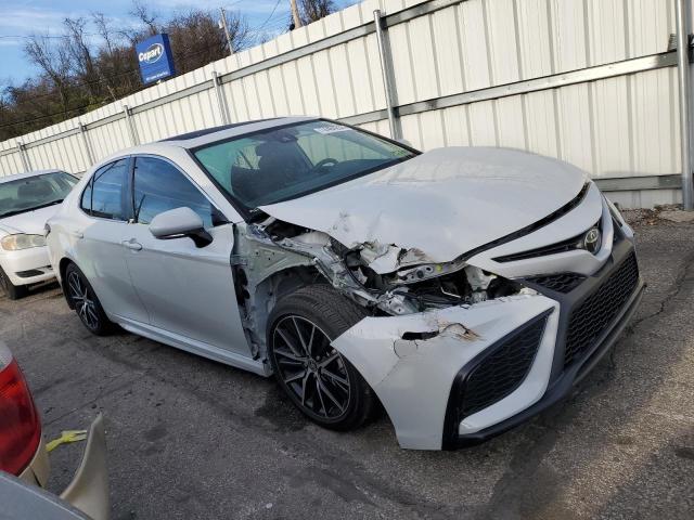 4T1T11AK4PU112508 - 2023 TOYOTA CAMRY SE NIGHT SHADE WHITE photo 4