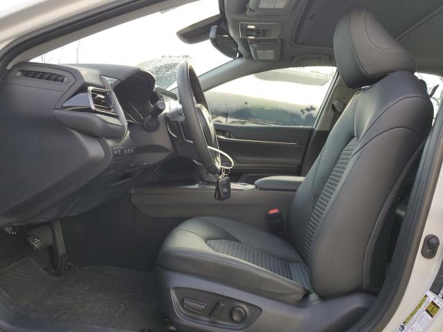 4T1T11AK4PU112508 - 2023 TOYOTA CAMRY SE NIGHT SHADE WHITE photo 7