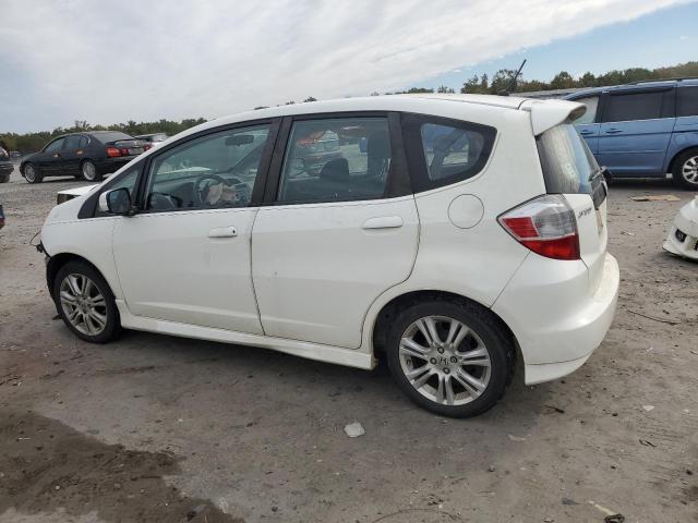 JHMGE8H4XAS018306 - 2010 HONDA FIT SPORT WHITE photo 2