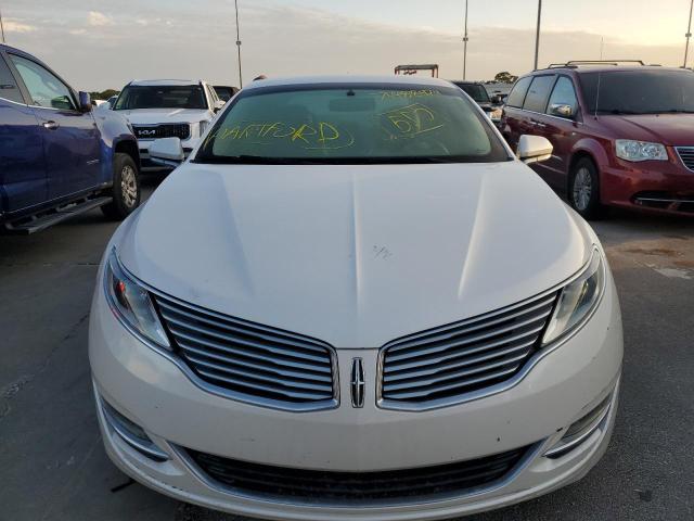 3LN6L2G93DR825095 - 2013 LINCOLN MKZ WHITE photo 5