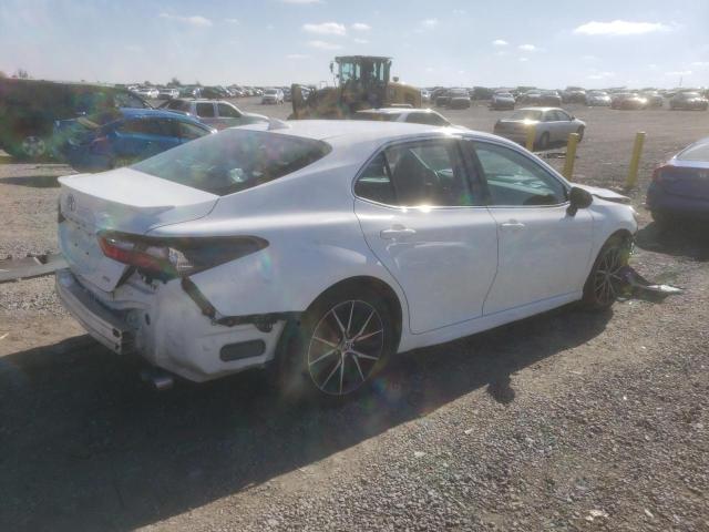 4T1G11AK3MU438622 - 2021 TOYOTA CAMRY SE WHITE photo 3