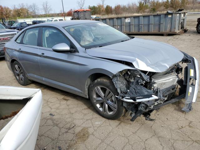 3VWEM7BU8NM004446 - 2022 VOLKSWAGEN JETTA SE SILVER photo 4