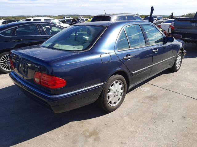 WDBJF82F6WX008735 - 1998 MERCEDES-BENZ E 320 4MATIC BLUE photo 3