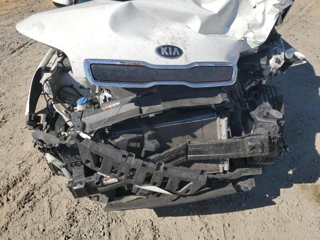 KNDJN2A21G7393381 - 2016 KIA SOUL WHITE photo 11