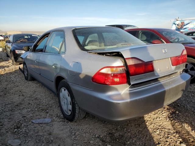 1HGCG5542WA236851 - 1998 HONDA ACCORD LX SILVER photo 2