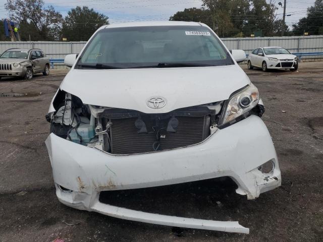 5TDKZ3DC2HS845798 - 2017 TOYOTA SIENNA LE WHITE photo 5