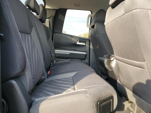 5TFUW5F13JX734072 - 2018 TOYOTA TUNDRA DOUBLE CAB SR/SR5 GRAY photo 10