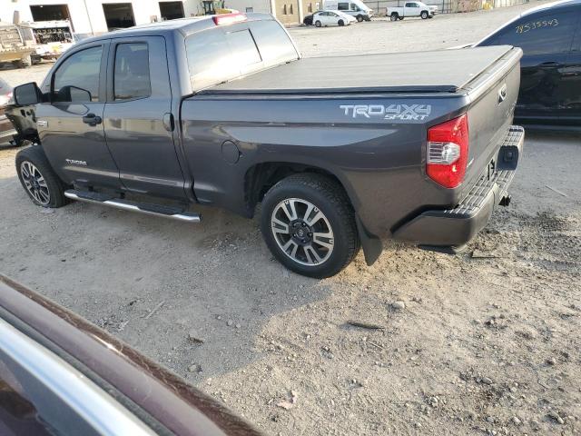 5TFUW5F13JX734072 - 2018 TOYOTA TUNDRA DOUBLE CAB SR/SR5 GRAY photo 2