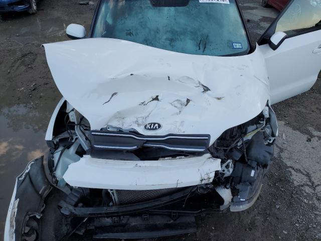 KNDJN2A23K7661730 - 2019 KIA SOUL WHITE photo 11