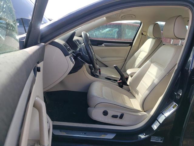 1VWDT7A38HC084053 - 2017 VOLKSWAGEN PASSAT R-LINE Schwarz Foto 7