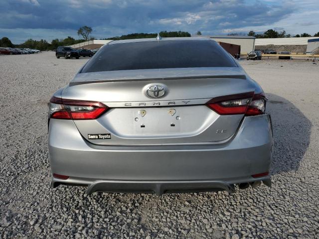 4T1G11AK0RU917216 - 2024 TOYOTA CAMRY SE NIGHT SHADE SILVER photo 6