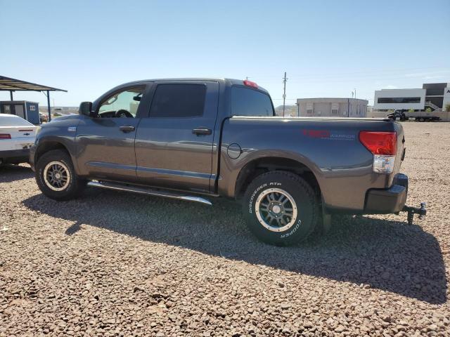 5TFDY5F13BX171522 - 2011 TOYOTA TUNDRA CREWMAX SR5 GRAY photo 2