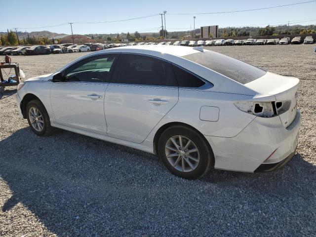 5NPE24AF9JH605780 - 2018 HYUNDAI SONATA SE WHITE photo 2