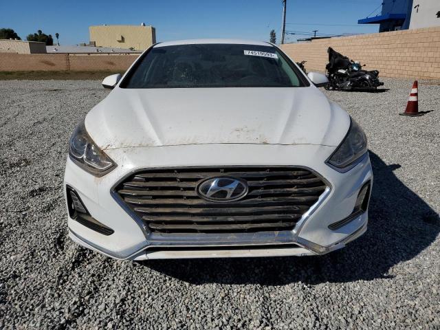 5NPE24AF9JH605780 - 2018 HYUNDAI SONATA SE WHITE photo 5