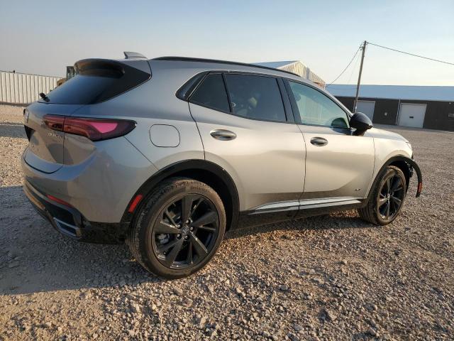 LRBFZPE4XRD044063 - 2024 BUICK ENVISION ESSENCE ნაცრისფერი ფოტო 3