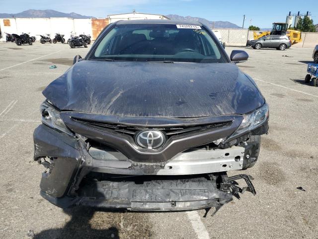 4T1B11HK1JU082750 - 2018 TOYOTA CAMRY L GRAY photo 5