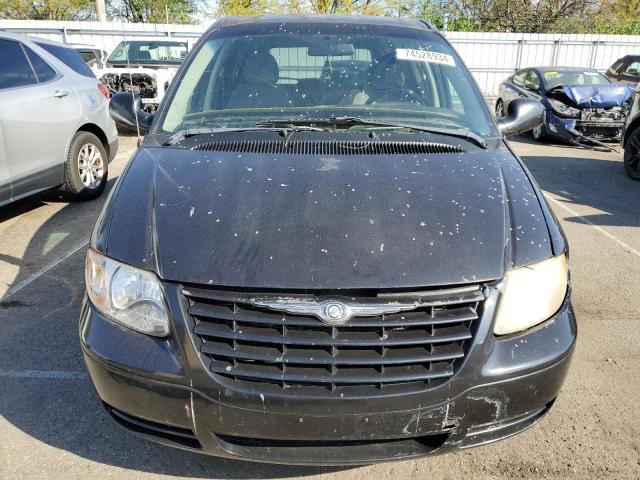 1A4GP45R66B748560 - 2006 CHRYSLER TOWN & COU GRAY photo 5