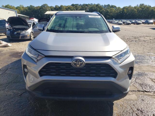 2T3W1RFV8KW029601 - 2019 TOYOTA RAV4 XLE SILVER photo 5