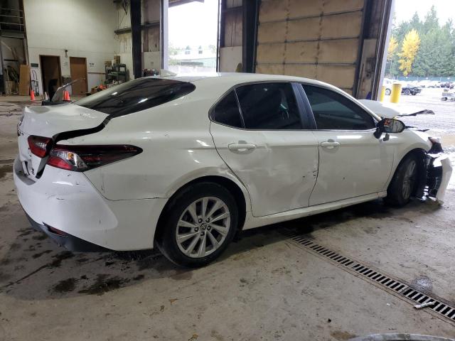 4T1R11BK2MU024934 - 2021 TOYOTA CAMRY LE WHITE photo 3