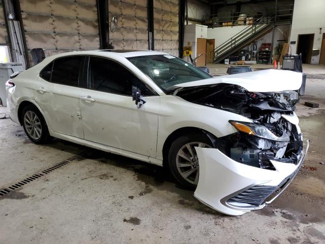 4T1R11BK2MU024934 - 2021 TOYOTA CAMRY LE WHITE photo 4