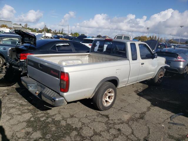 1N6DD26S7WC373390 - 1998 NISSAN FRONTIER KING CAB XE SILVER photo 3