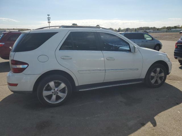 4JGBB8GB8AA603682 - 2010 MERCEDES-BENZ ML 350 4MATIC WHITE photo 3