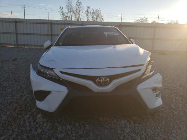 4T1B11HK2JU673931 - 2018 TOYOTA CAMRY L WHITE photo 5