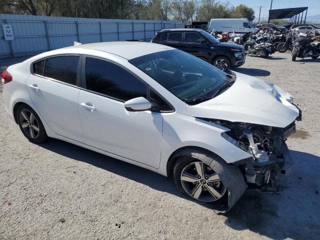 3KPFL4A71JE261411 - 2018 KIA FORTE LX WHITE photo 4