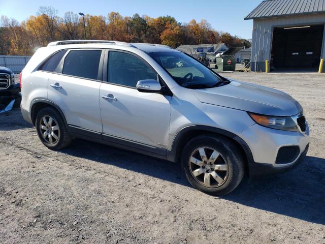 5XYKTDA26DG371901 - 2013 KIA SORENTO LX SILVER photo 4