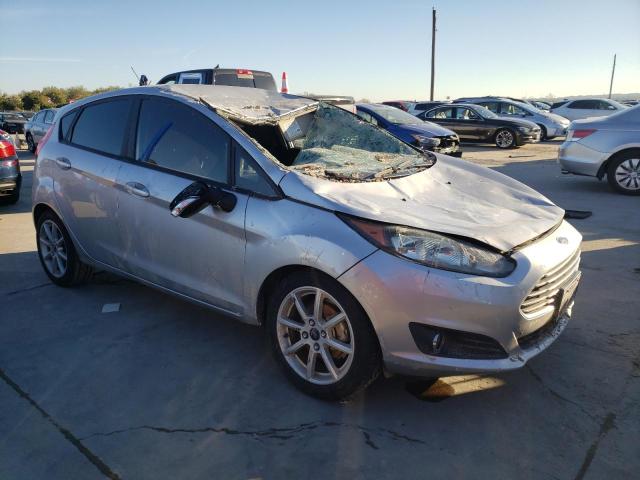 3FADP4EJ8GM111284 - 2016 FORD FIESTA SE SILVER photo 4