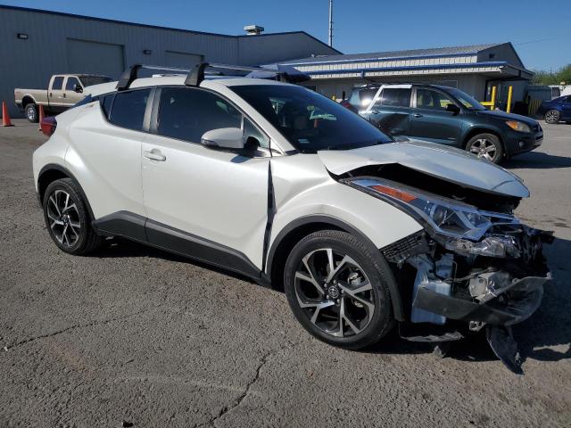 JTNKHMBX9K1045725 - 2019 TOYOTA C-HR XLE WHITE photo 4