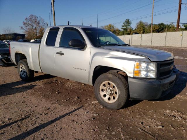 1GCRKPEAXBZ111195 - 2011 CHEVROLET silverado K1500 SILVER photo 4