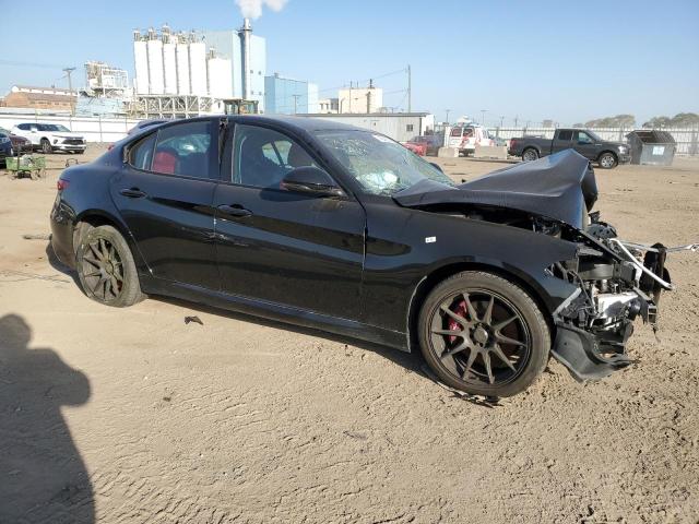 ZARFAEDN8J7583748 - 2018 ALFA ROMEO GIULIA Q4 შავი ფოტო 4