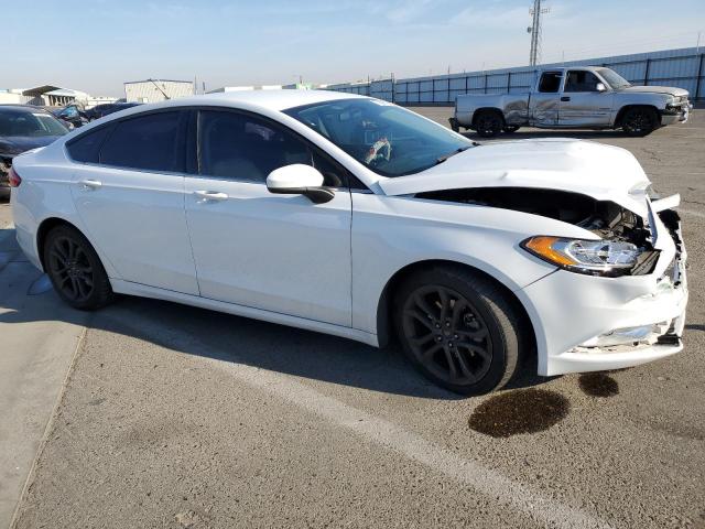 3FA6P0T9XJR152438 - 2018 FORD FUSION SE WHITE photo 4