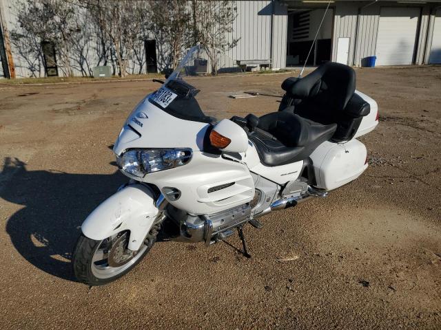 1HFSC47035A402129 - 2005 HONDA GL1800 WHITE photo 2