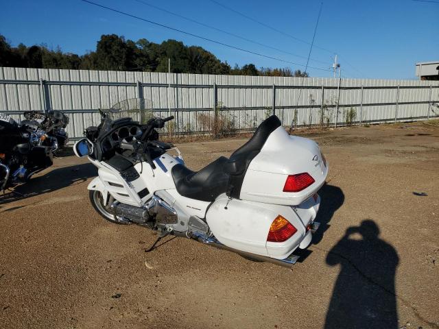 1HFSC47035A402129 - 2005 HONDA GL1800 WHITE photo 3