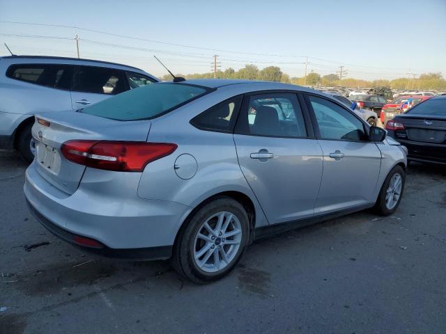 1FADP3F20JL327270 - 2018 FORD FOCUS SE SILVER photo 3