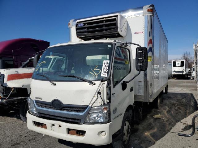 JHHSDM2HXEK002239 - 2014 HINO 195 WHITE photo 2