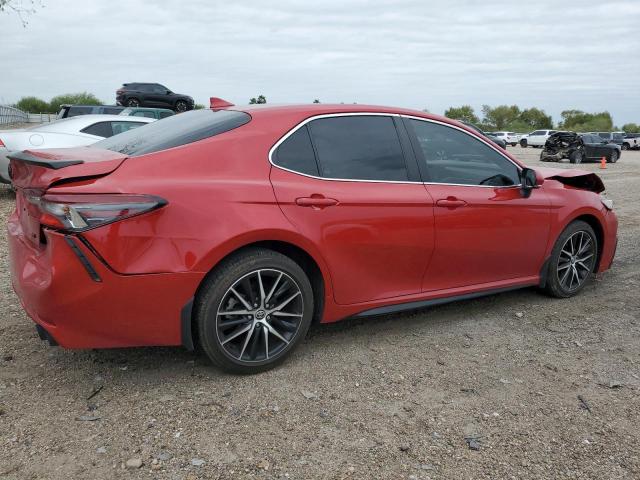 4T1G11AK1NU070393 - 2022 TOYOTA CAMRY SE RED photo 3