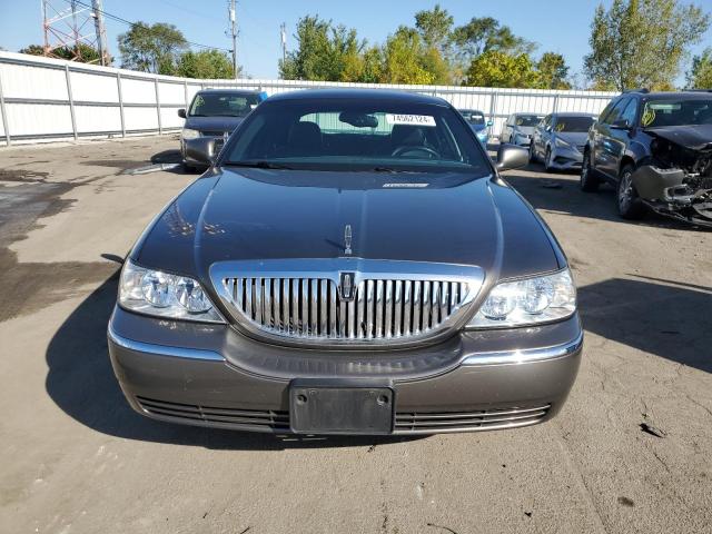 1LNHM81W14Y614647 - 2004 LINCOLN TOWN CAR EXECUTIVE GRAY photo 5